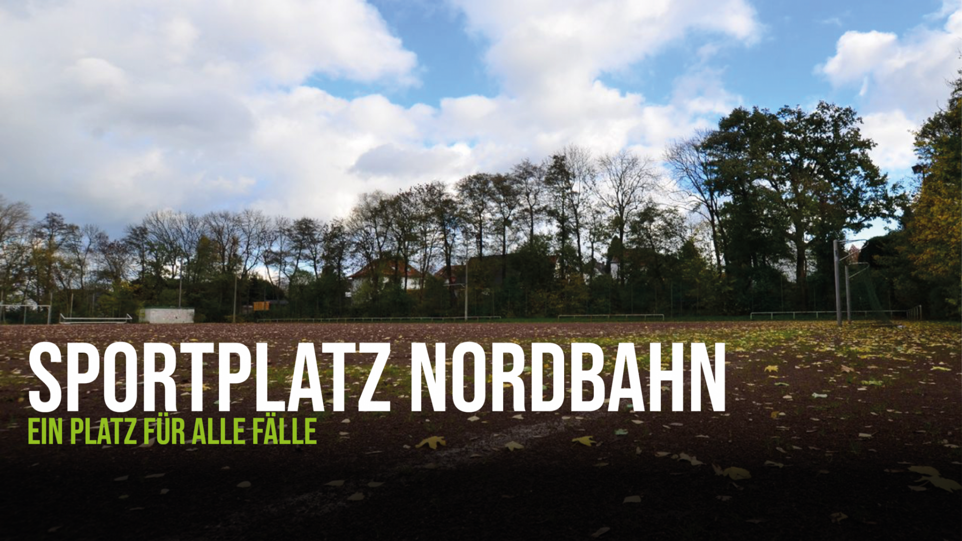 Blick auf den Sportplatz an der Nordbahn, ein Ascheplatz, der als Ausweichplatz für den FC Löhne-Gohfeld dient.