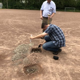 Messungen zur Tauglichkeitsprüfung des Sportplatzes für Winterrasen